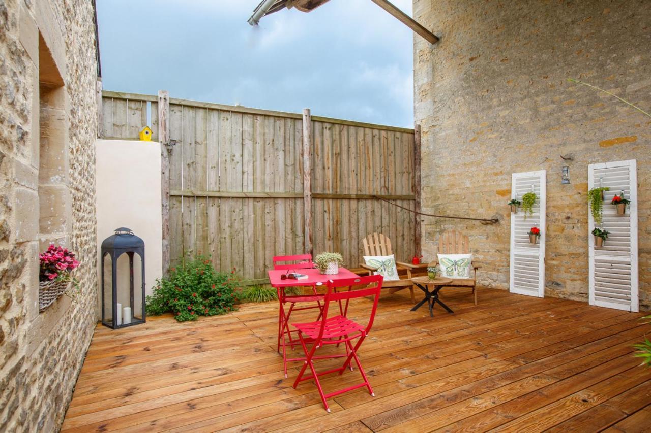 Le Clos Poulain Petits Gites De Charme Et Chambres D'Hotes Familiales Au Calme Proche Bayeux Et Des Plages Nonant Esterno foto